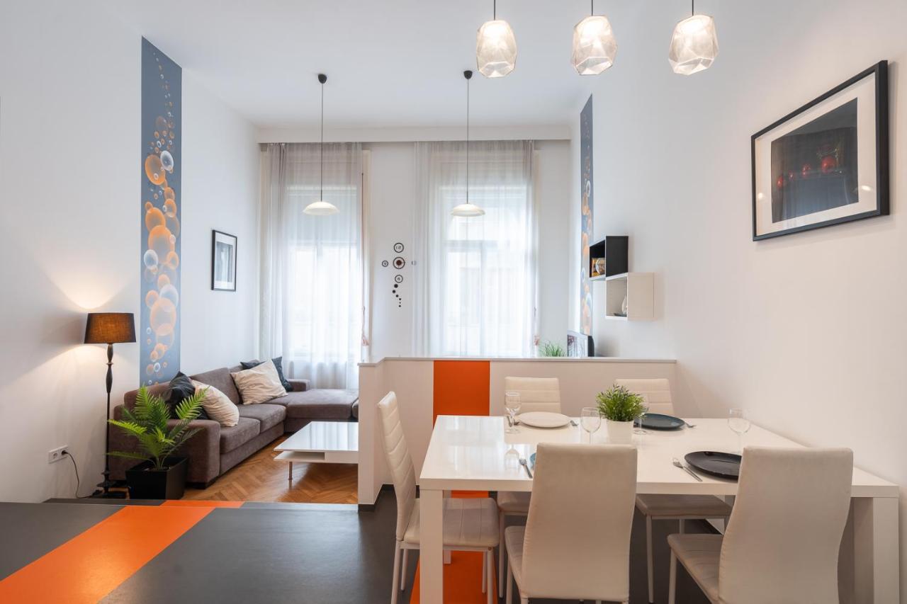 Bright Two-Bedroom Home By The New York Palace Apartamento Budapest