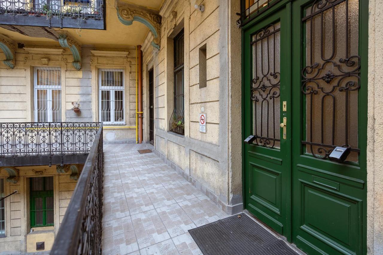 Apartment Bright Two-bedroom By The New York Palace